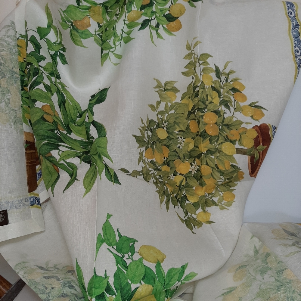 Tessitura Toscana Telerie Firenze 63" x 90" Italian Linen Tablecloth - Picture 9 of 16